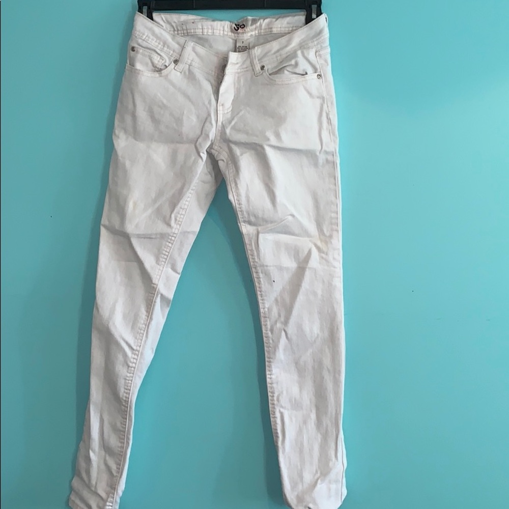 White skinny jeans